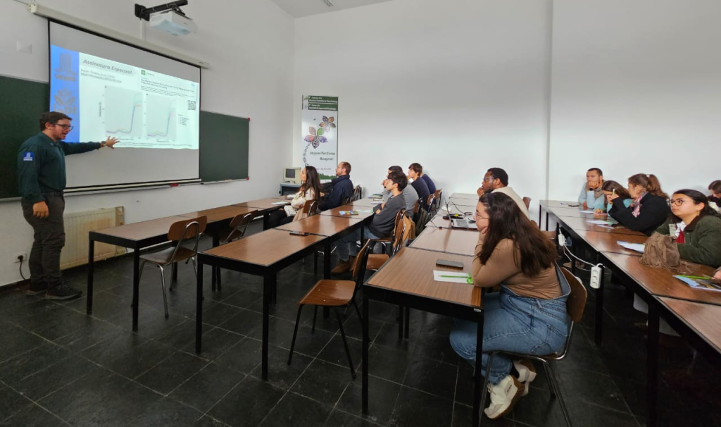 Panorama geral da sala de conferências